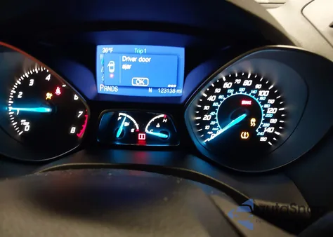 2013 Ford Escape S z USA, uszkodzony, nr VIN 1FMCU0F71DUA73622